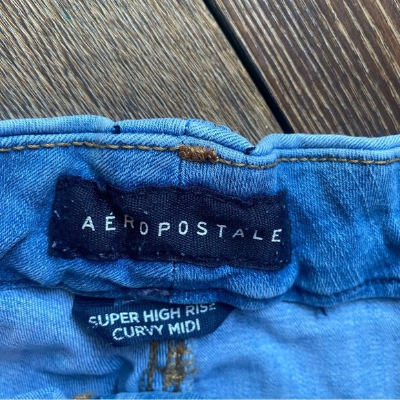 Aeropostale Super High Rise 13" Curvy Midi Distressed Denim Jean Shorts SZ 14 - Picture 2 of 7